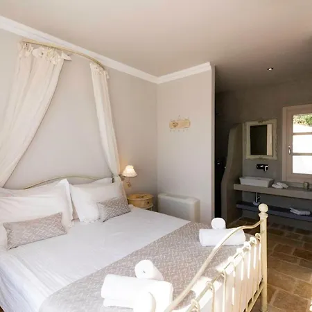 Sleeps 8 With Pool And Air Con Barbati