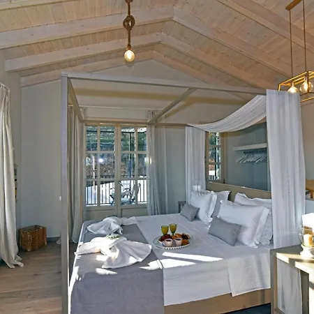Sleeps 8 With Pool And Air Con