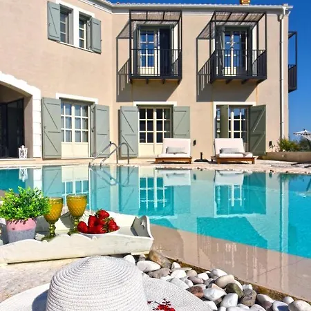 Sleeps 8 With Pool And Air Con Villa Barbati