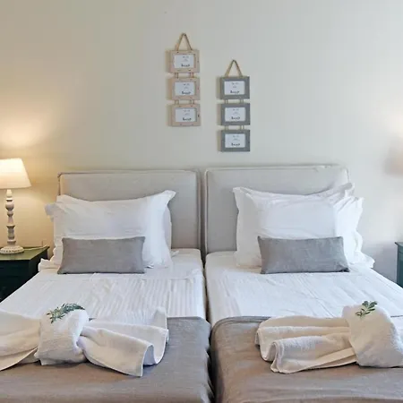 Sleeps 8 With Pool And Air Con Villa Barbati