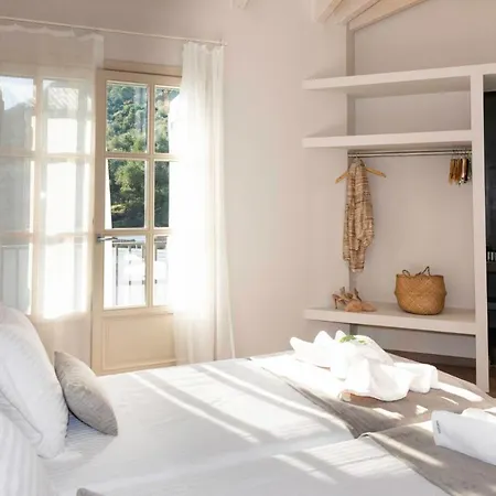 Sleeps 8 With Pool And Air Con Villa