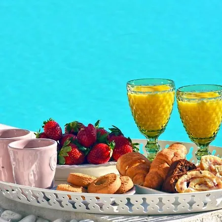 Sleeps 8 With Pool And Air Con Villa