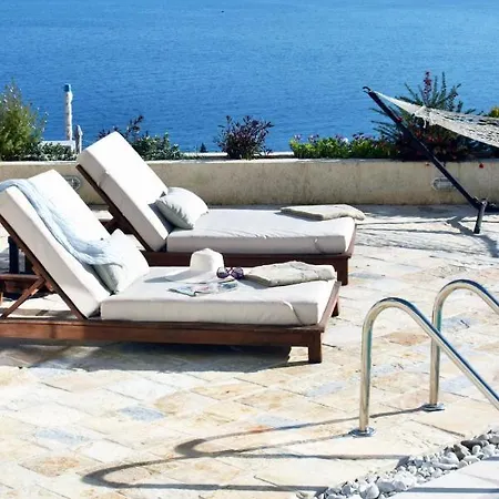 Sleeps 8 With Pool And Air Con Villa Barbati