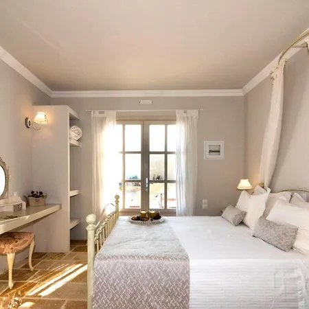 Sleeps 8 With Pool And Air Con Villa Barbati