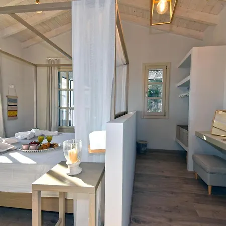 Sleeps 8 With Pool And Air Con Villa Barbati