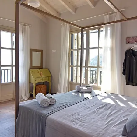 Villa Sleeps 8 With Pool And Air Con