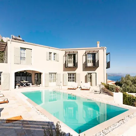 Sleeps 8 With Pool And Air Con